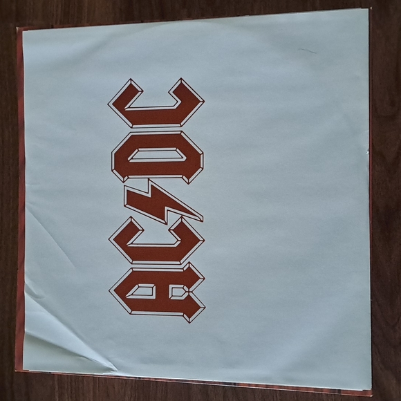 AC/DC Flo on the wall - Picture 3 of 4